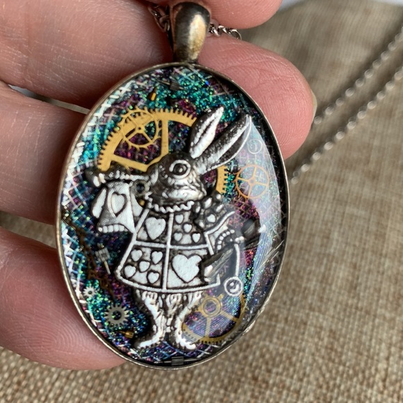 Twinsdesign Jewelry - White Rabbit Alice in Wonderland Steampunk Gears NWOT